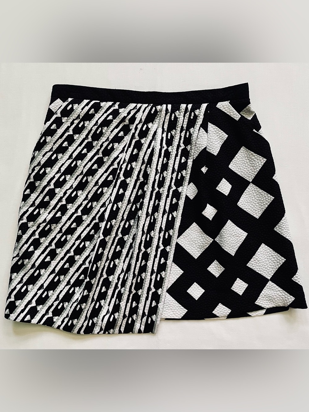 Black & White Patterned A-Line Mini Skirt. Size 10